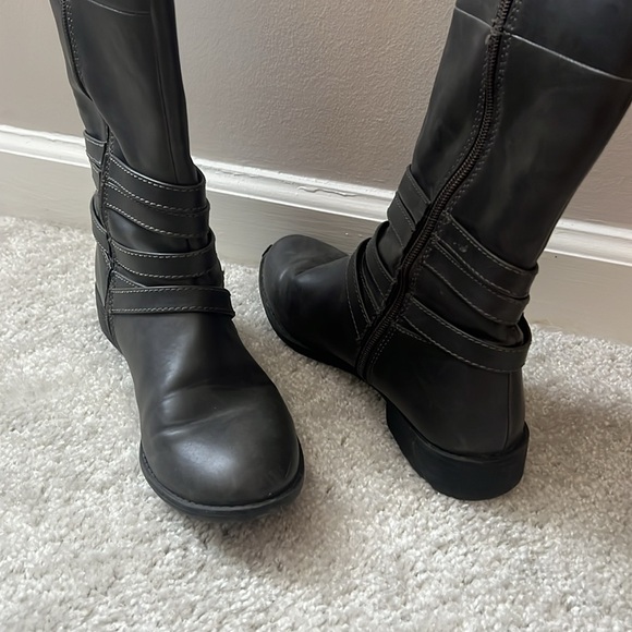 Lightly worn Brash gray boots - size 8.5 - Picture 2 of 4